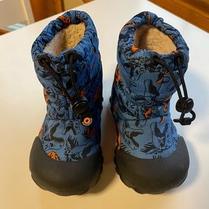 Bogs B-Moc Cool Dinosaur Winter boot. Kids size 8